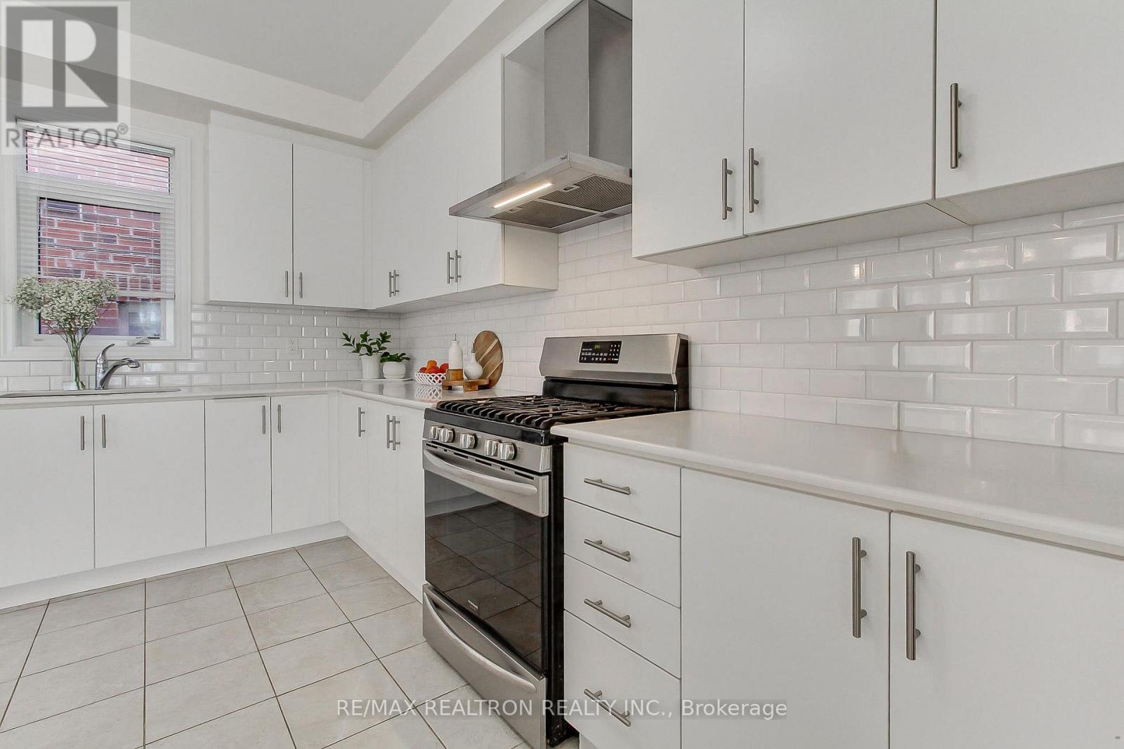 2236 Lozenby Street, Innisfil, Ontario  L9S 0M8 - Photo 13 - N13653896