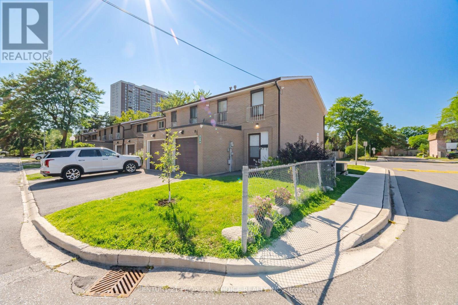 79 Fleetwood Crescent, Brampton, Ontario  L6T 2E5 - Photo 2 - W13653922