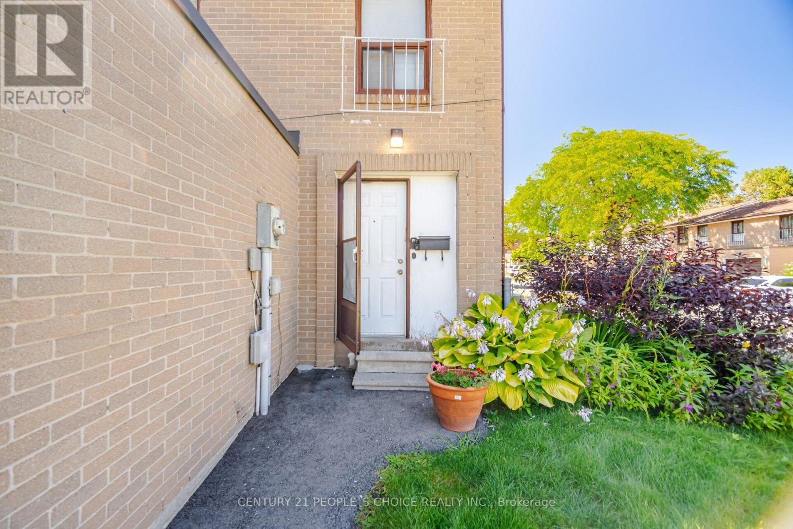79 Fleetwood Crescent, Brampton, Ontario  L6T 2E5 - Photo 5 - W13653922