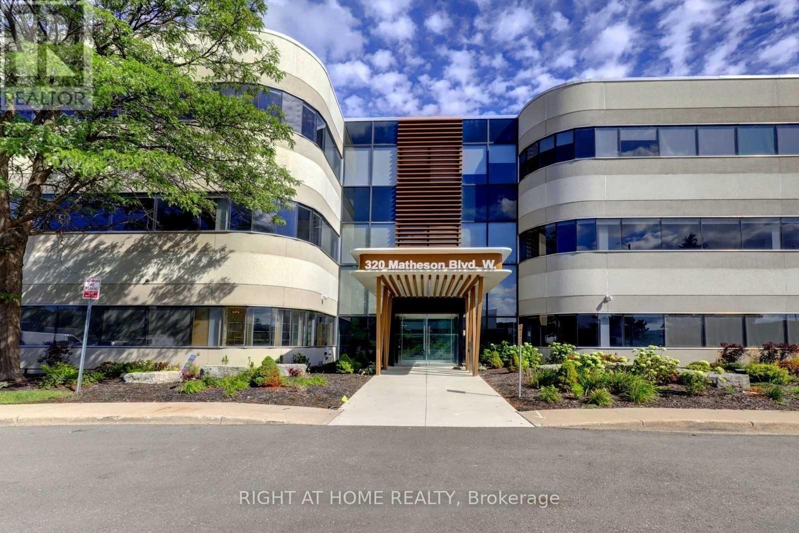 202 - 320 Matheson Boulevard W, Mississauga, Ontario  L5R 3R1 - Photo 2 - W13653928