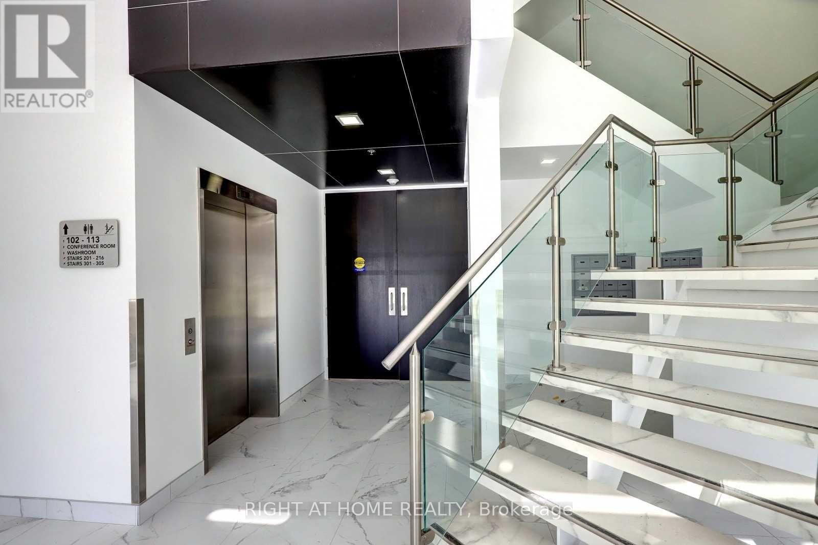 202 - 320 Matheson Boulevard W, Mississauga, Ontario  L5R 3R1 - Photo 3 - W13653928