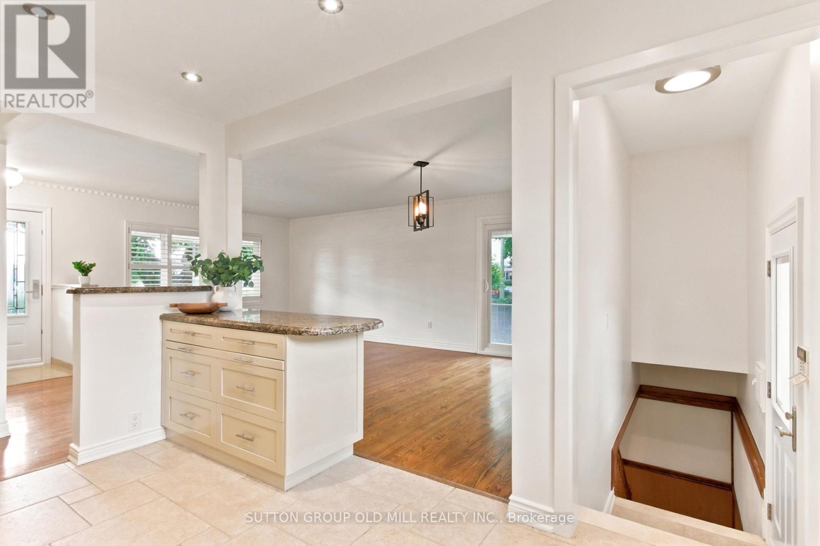 993 Islington Avenue, Toronto, Ontario  M8Z 4R1 - Photo 17 - W13653964