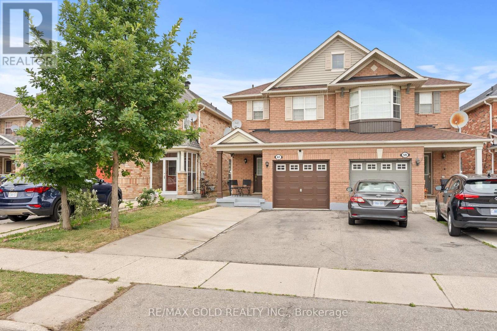 61 Herdwick Street, Brampton, Ontario  L6S 6L6 - Photo 2 - W13653970