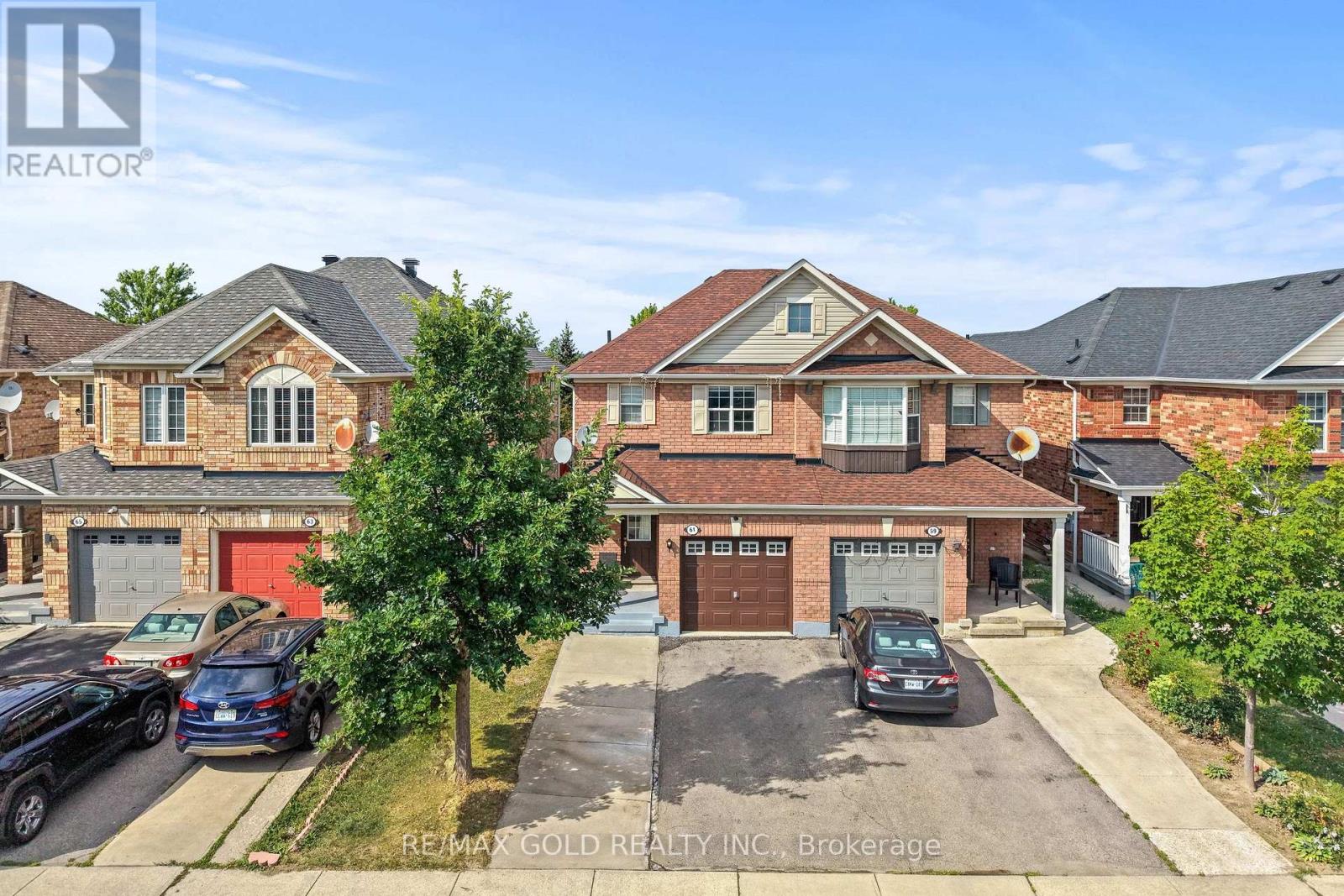 61 Herdwick Street, Brampton, Ontario  L6S 6L6 - Photo 4 - W13653970