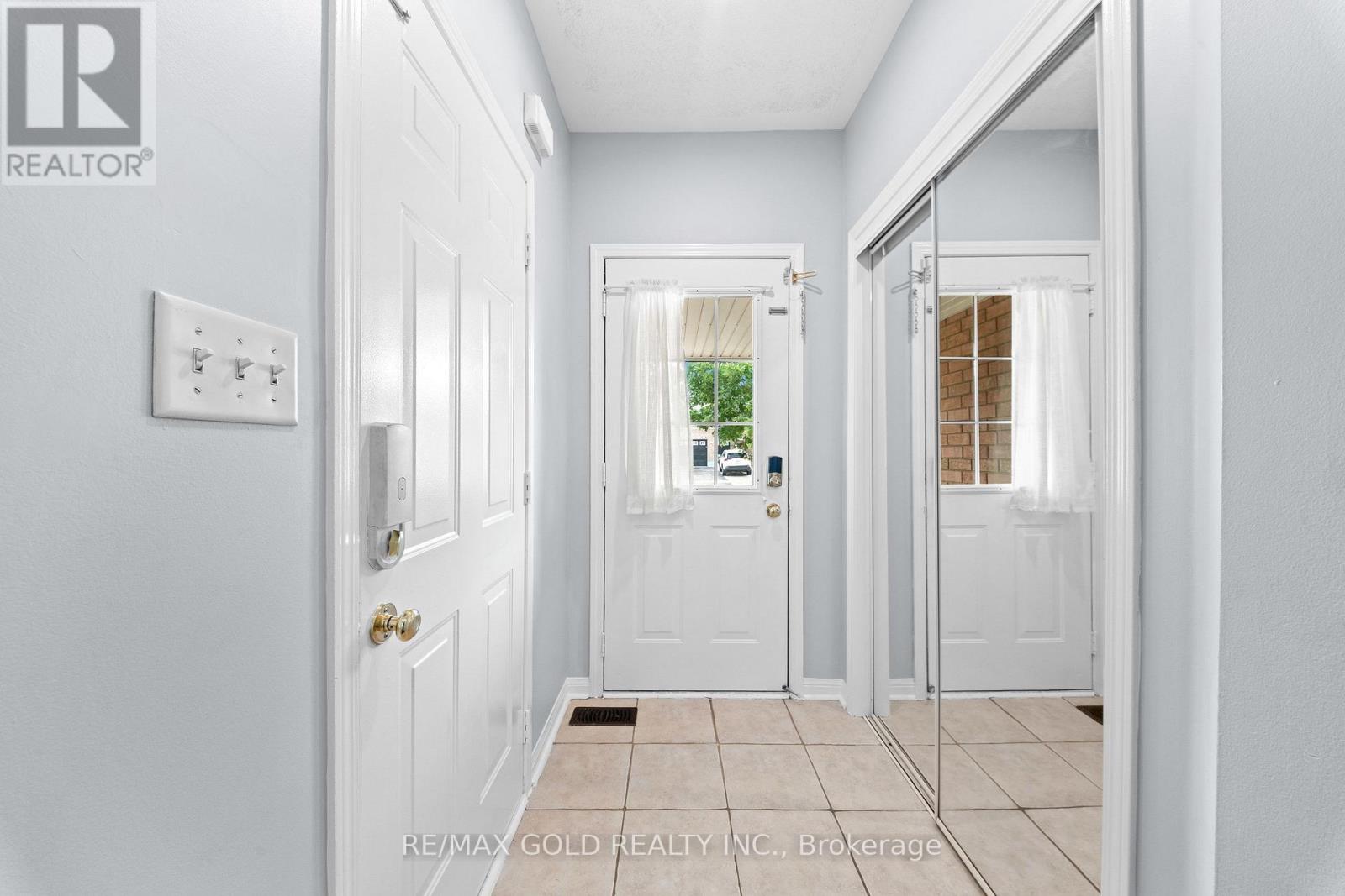 61 Herdwick Street, Brampton, Ontario  L6S 6L6 - Photo 6 - W13653970
