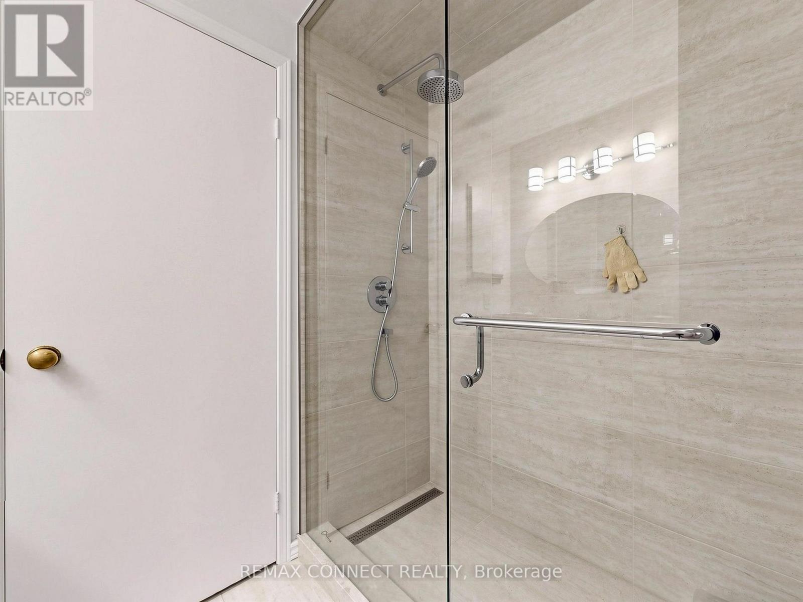 60 Starspray Boulevard, Toronto, Ontario  M1C 4P3 - Photo 16 - E13606096