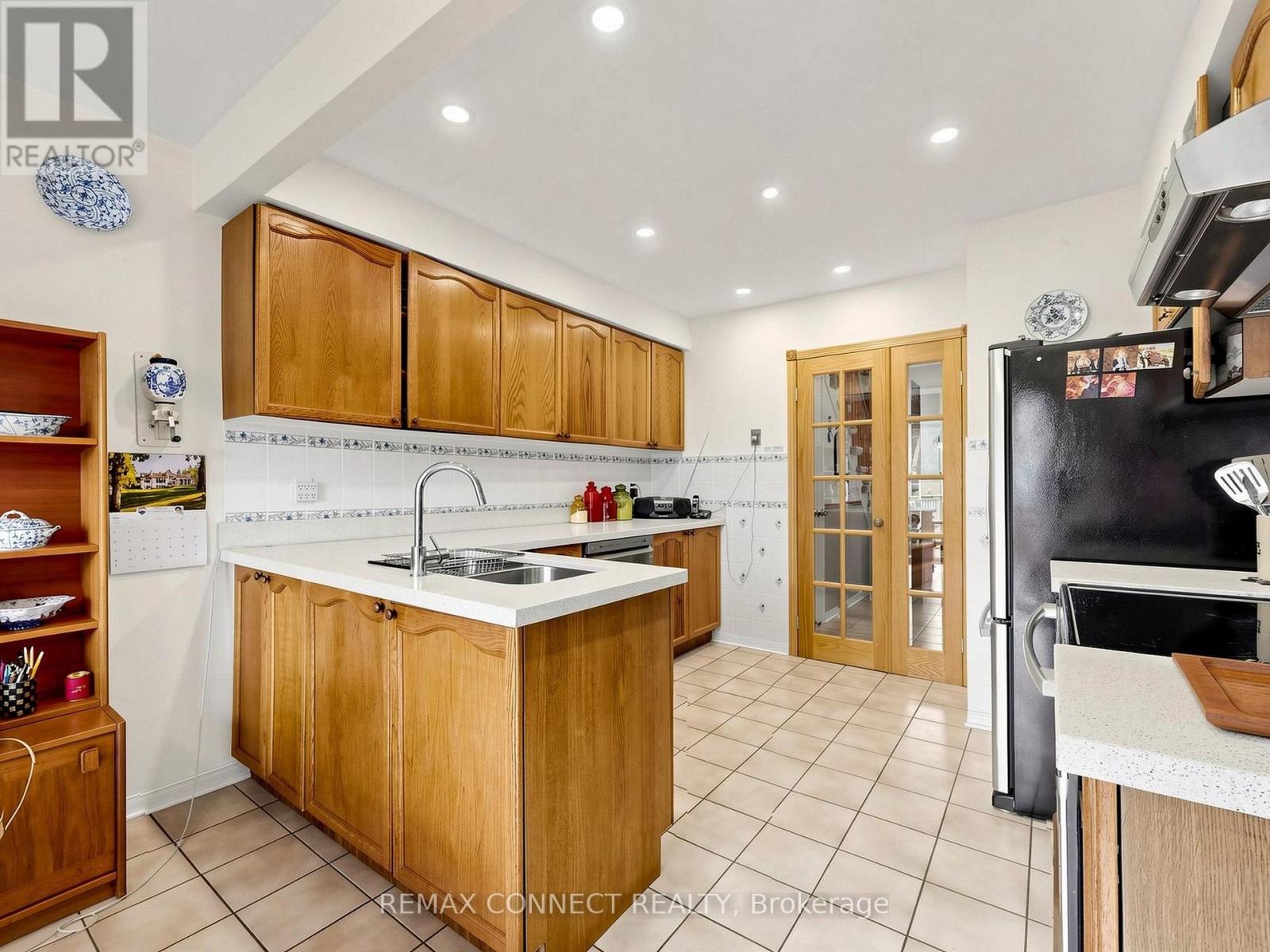 60 Starspray Boulevard, Toronto, Ontario  M1C 4P3 - Photo 5 - E13606096