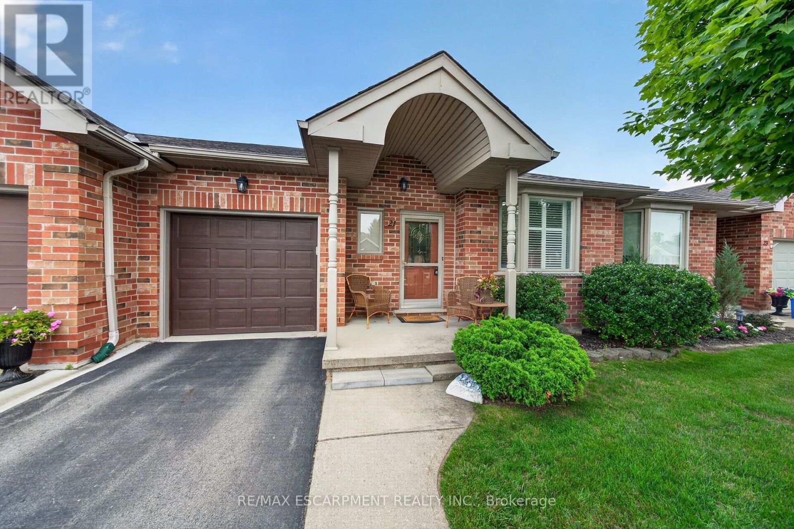 21 TWENTYPLACE BOULEVARD, Hamilton, Ontario