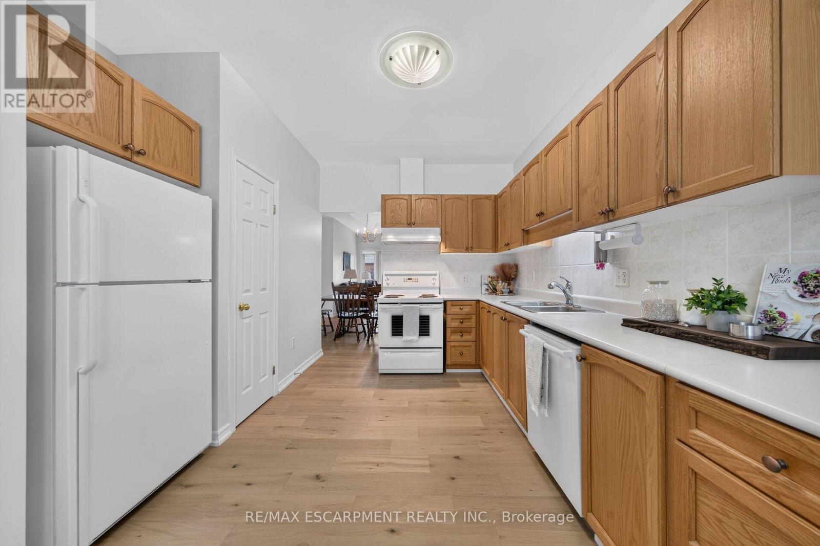 21 Twentyplace Boulevard, Hamilton, Ontario  L0R 1W0 - Photo 12 - X13653918