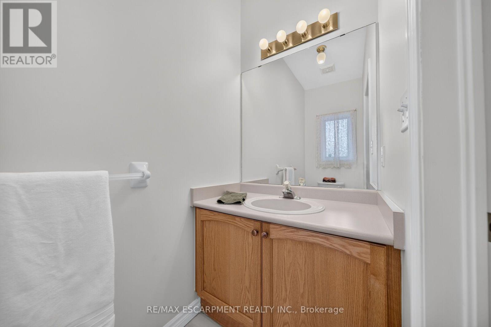 21 Twentyplace Boulevard, Hamilton, Ontario  L0R 1W0 - Photo 8 - X13653918