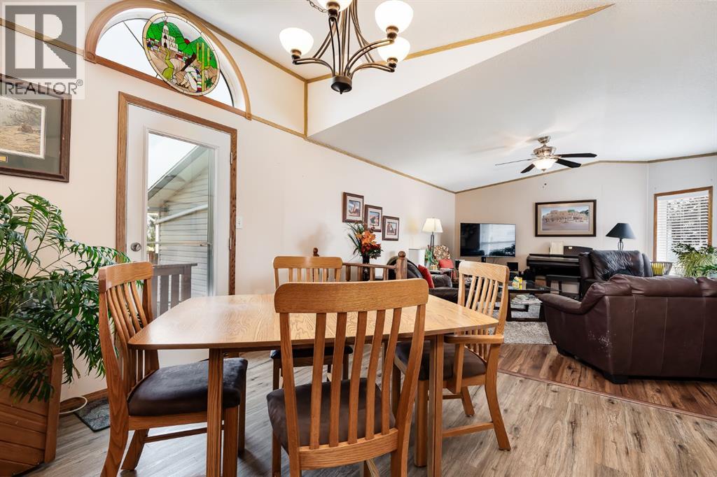 806 Beckner Crescent, Carstairs, Alberta  T0M 0N0 - Photo 8 - A2335859
