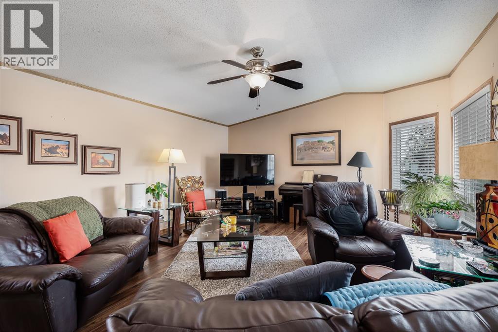806 Beckner Crescent, Carstairs, Alberta  T0M 0N0 - Photo 2 - A2335859