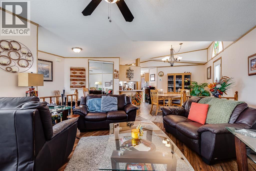 806 Beckner Crescent, Carstairs, Alberta  T0M 0N0 - Photo 4 - A2335859