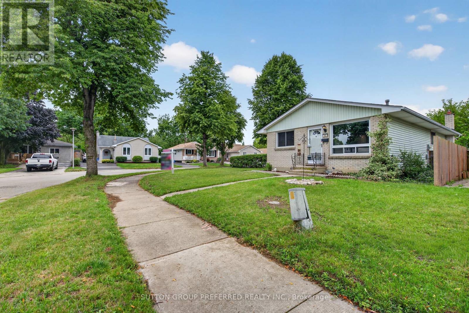 53 RENNY CRESCENT, London South, Ontario