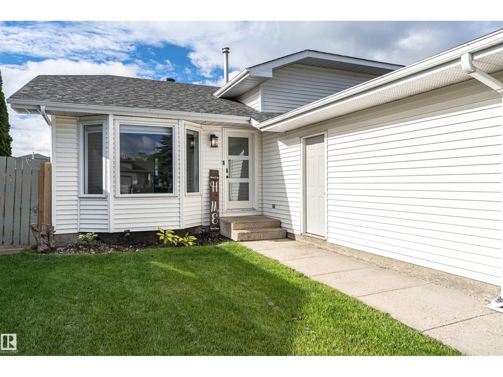 4521 29 Av NW, Edmonton, Alberta  T6L 4W6 - Photo 1 - E4502849