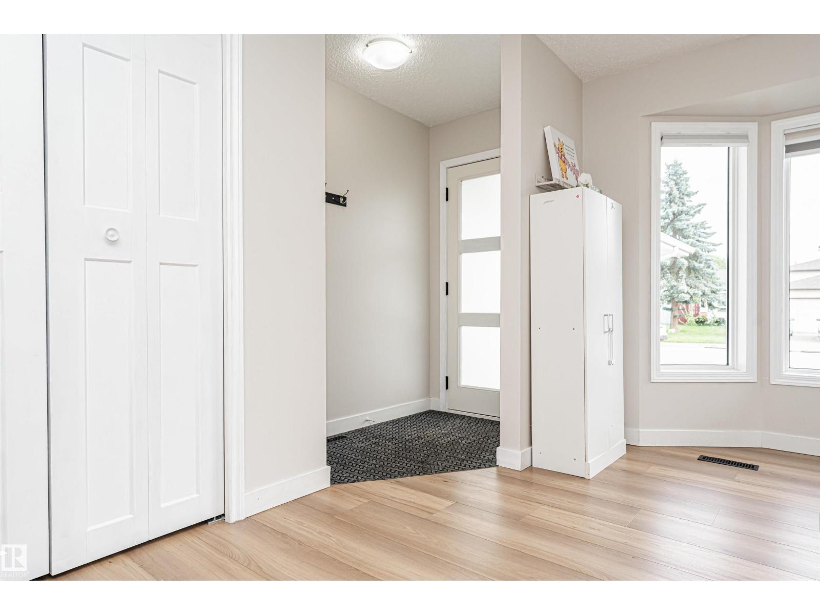 4521 29 Av NW, Edmonton, Alberta  T6L 4W6 - Photo 3 - E4502849