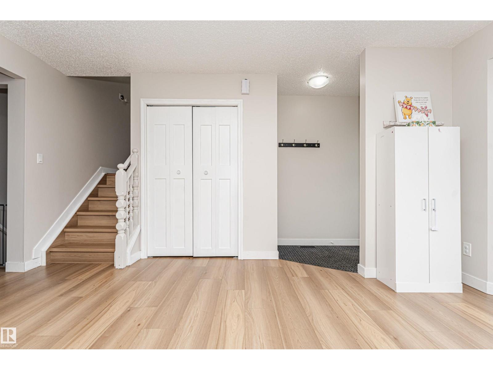 4521 29 Av NW, Edmonton, Alberta  T6L 4W6 - Photo 4 - E4502849
