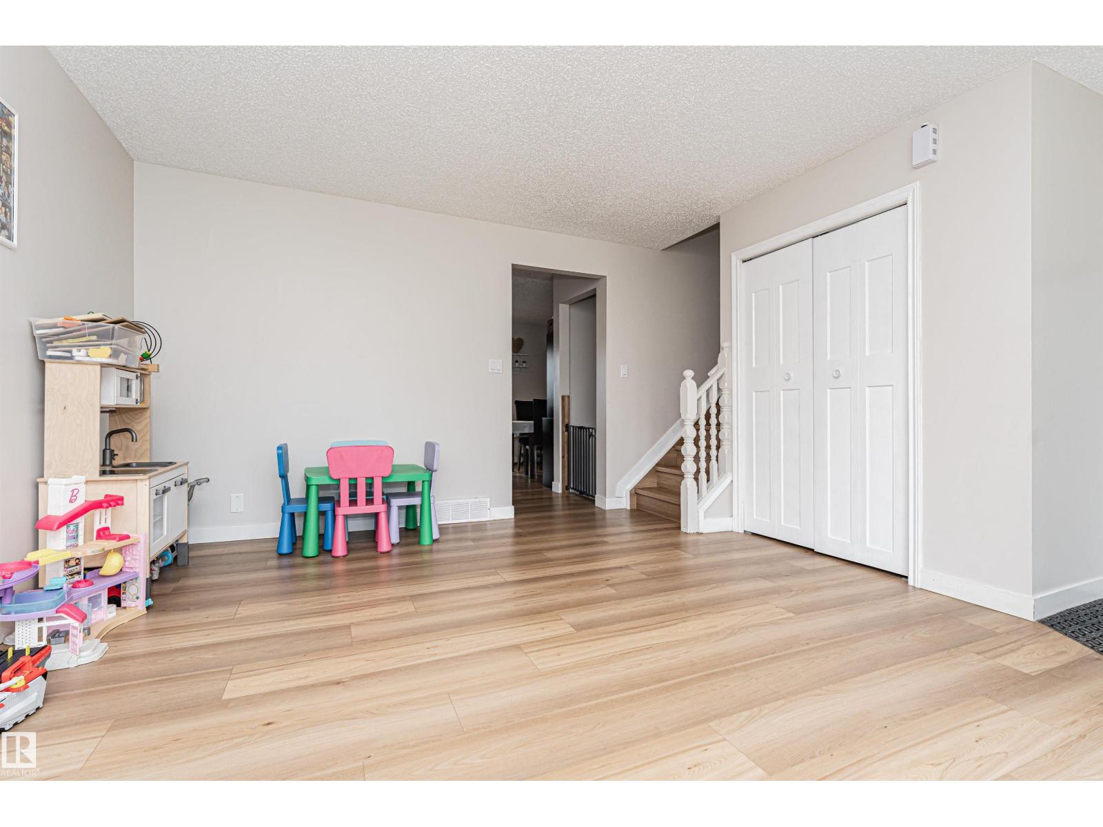 4521 29 Av NW, Edmonton, Alberta  T6L 4W6 - Photo 7 - E4502849