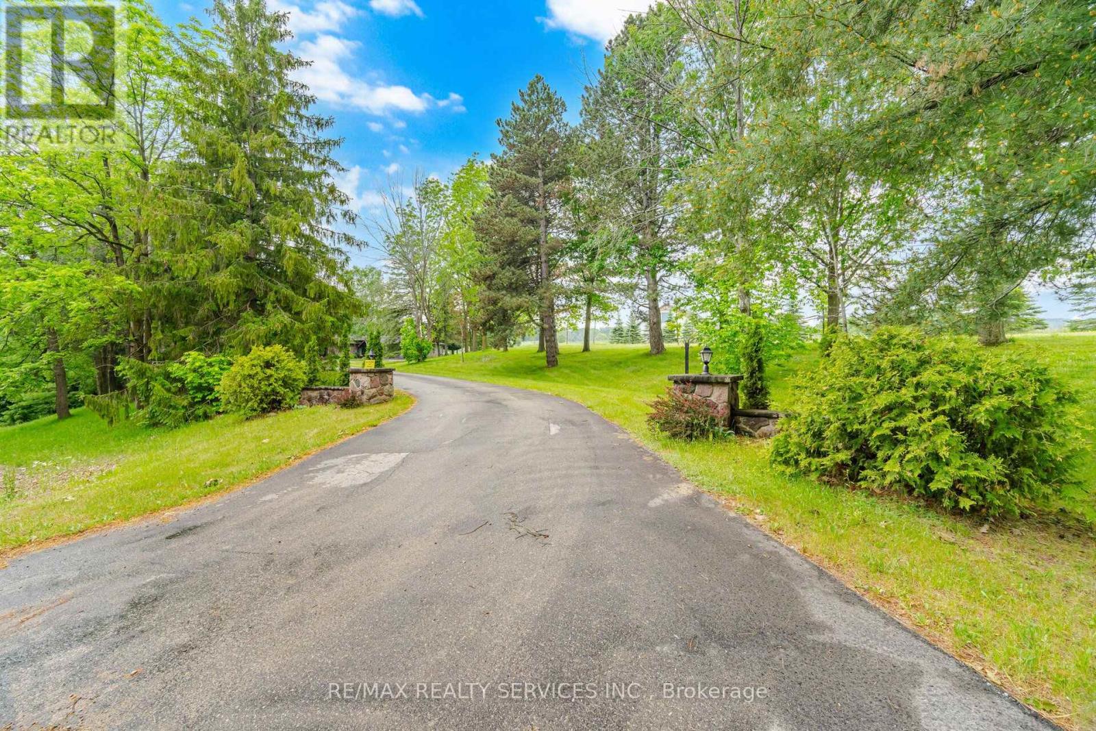 19246 Centreville Creek Road, Caledon, Ontario L7K 2N1 - Photo 11 - W13653982