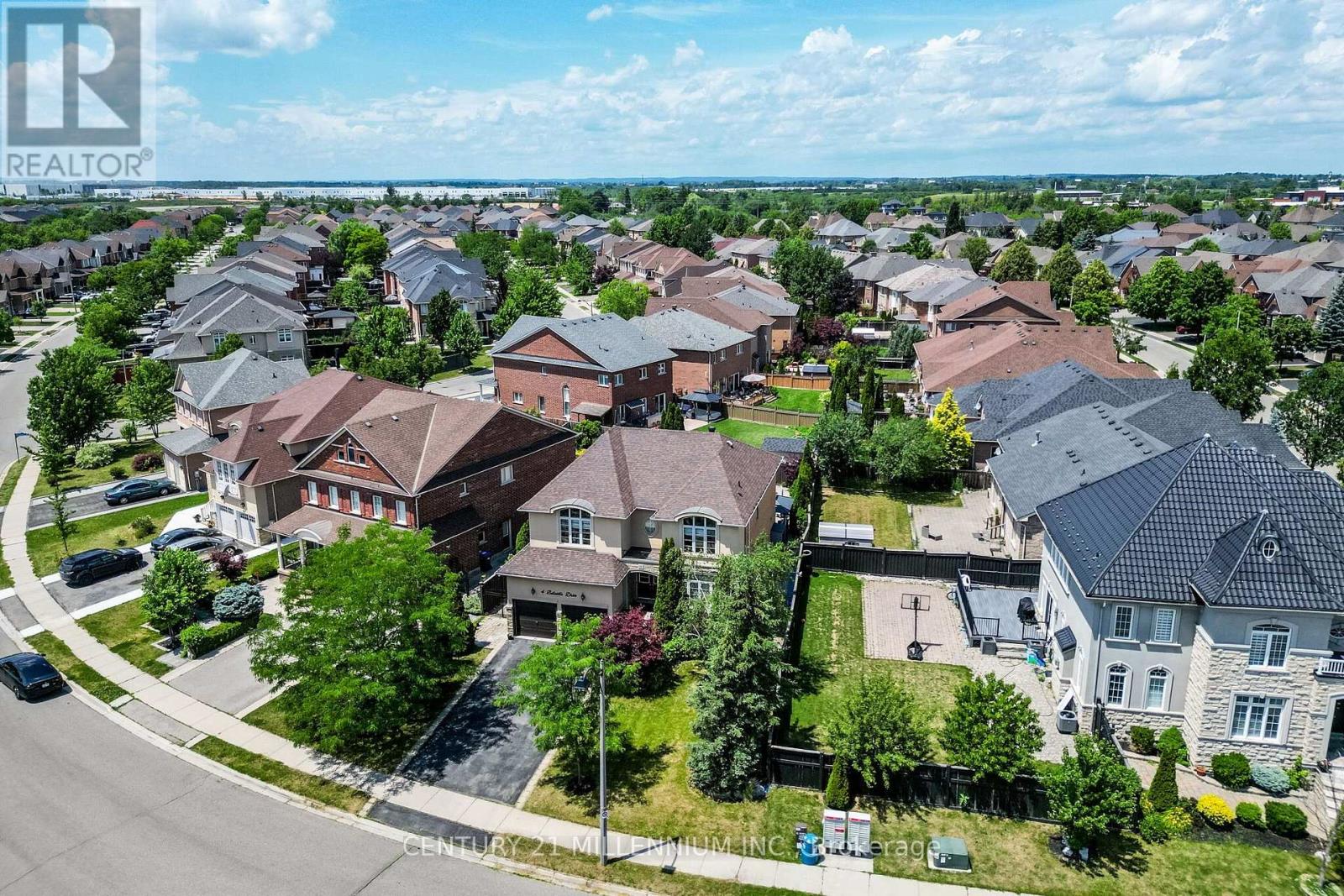 4 Belleville Drive, Brampton, Ontario  L6P 1V7 - Photo 2 - W13654008