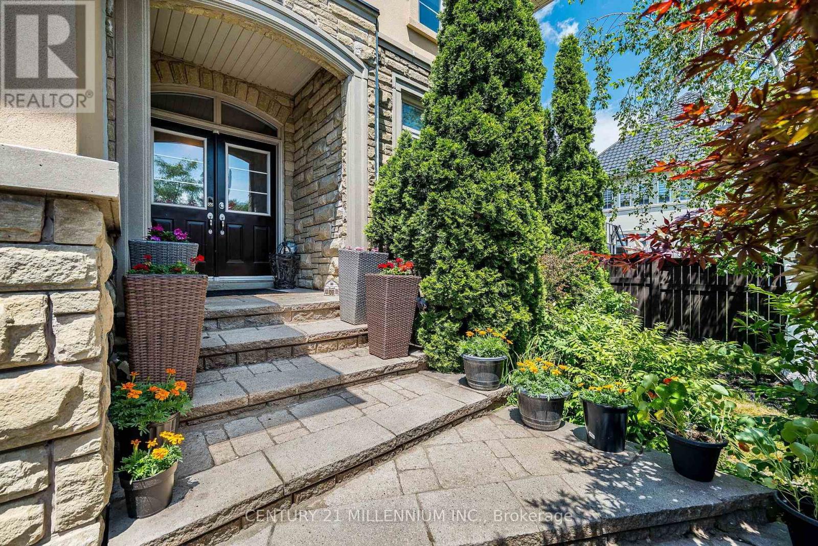 4 Belleville Drive, Brampton, Ontario  L6P 1V7 - Photo 3 - W13654008