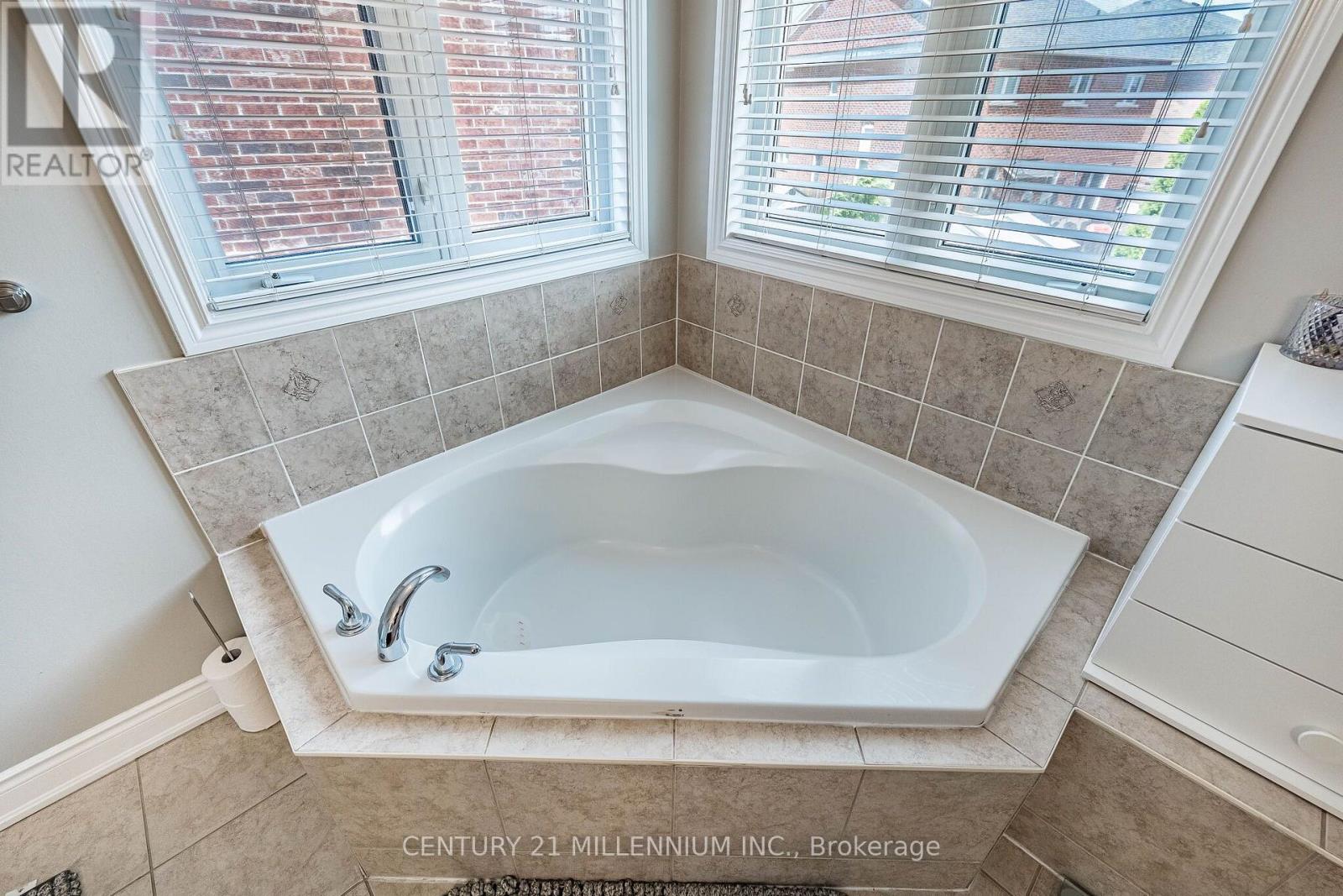 4 Belleville Drive, Brampton, Ontario  L6P 1V7 - Photo 31 - W13654008