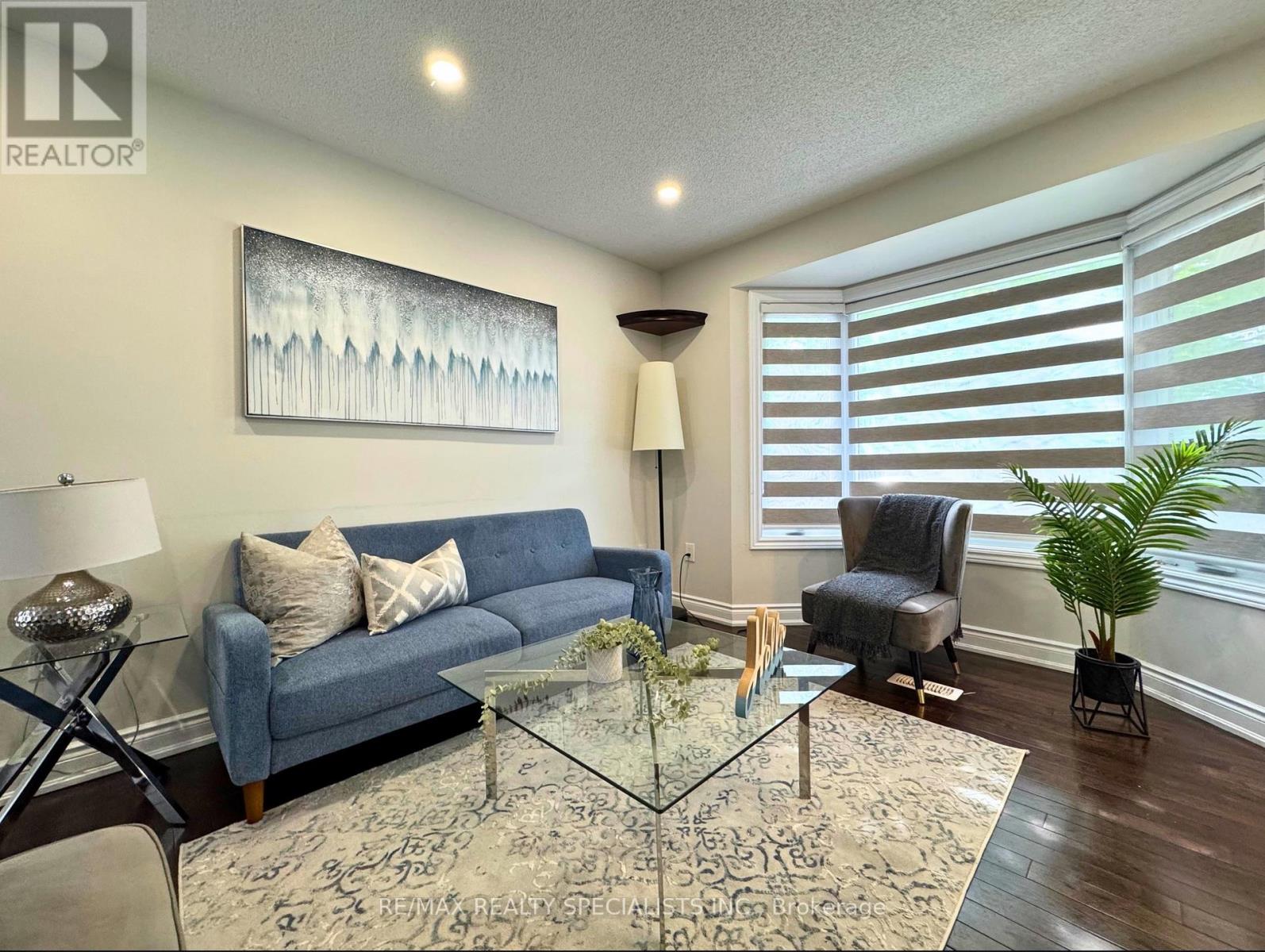22 Clayborne Avenue, Brampton, Ontario  L7A 1N8 - Photo 2 - W13654026