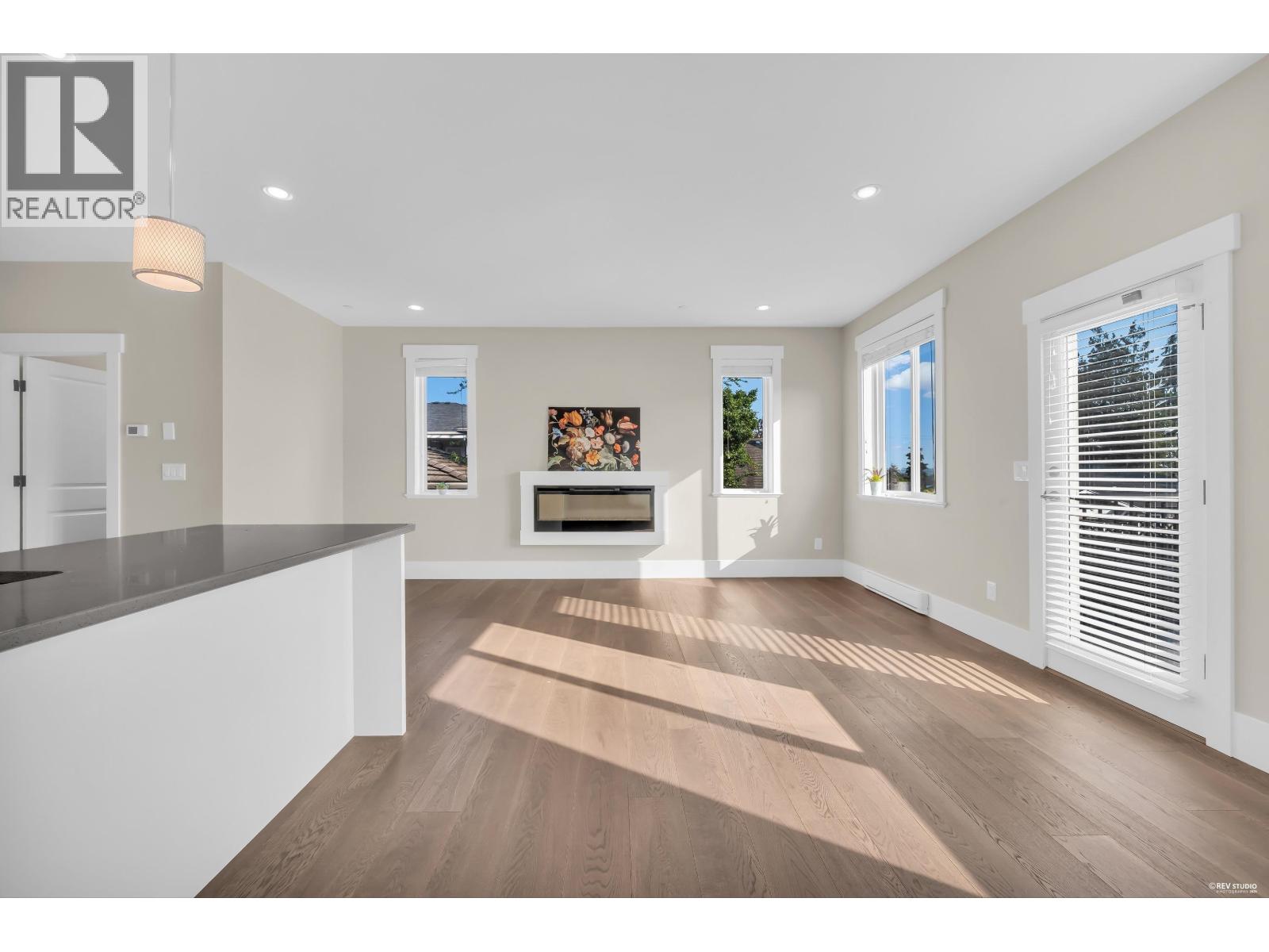610 Thirteenth Street, New Westminster, British Columbia V3M 4M2 - Photo 13 - R3153850