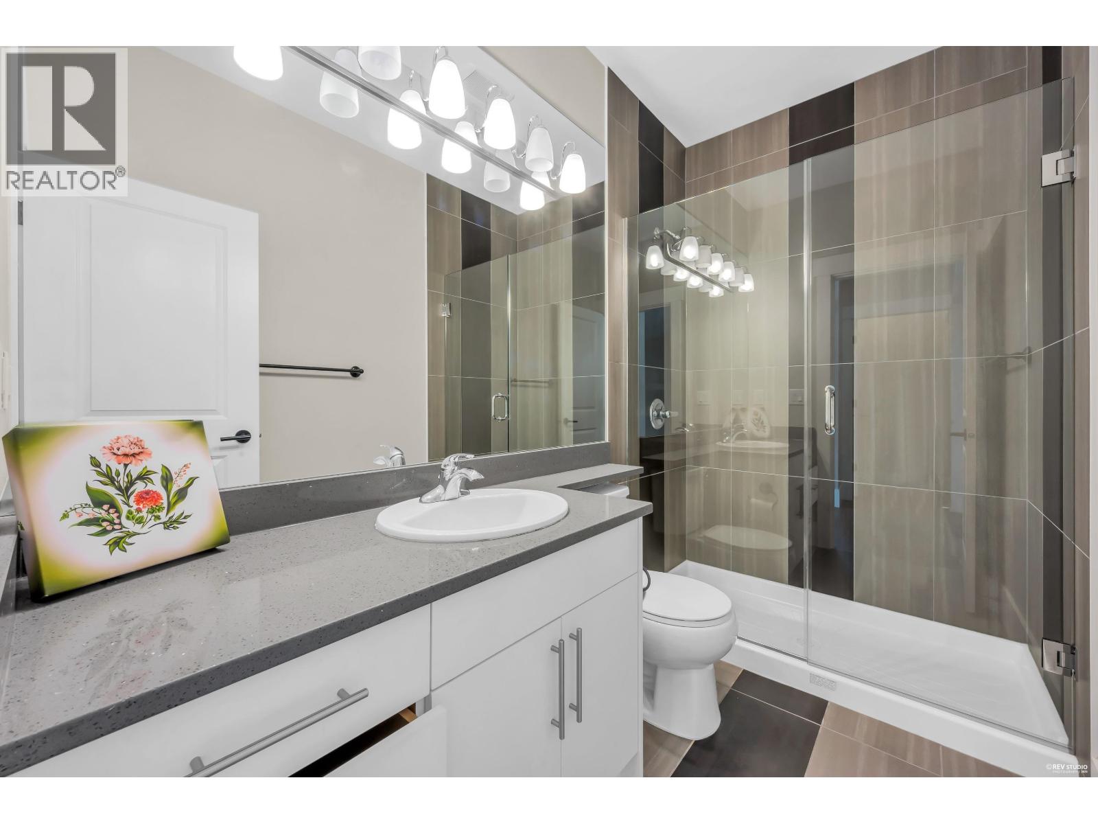 610 Thirteenth Street, New Westminster, British Columbia V3M 4M2 - Photo 8 - R3153850