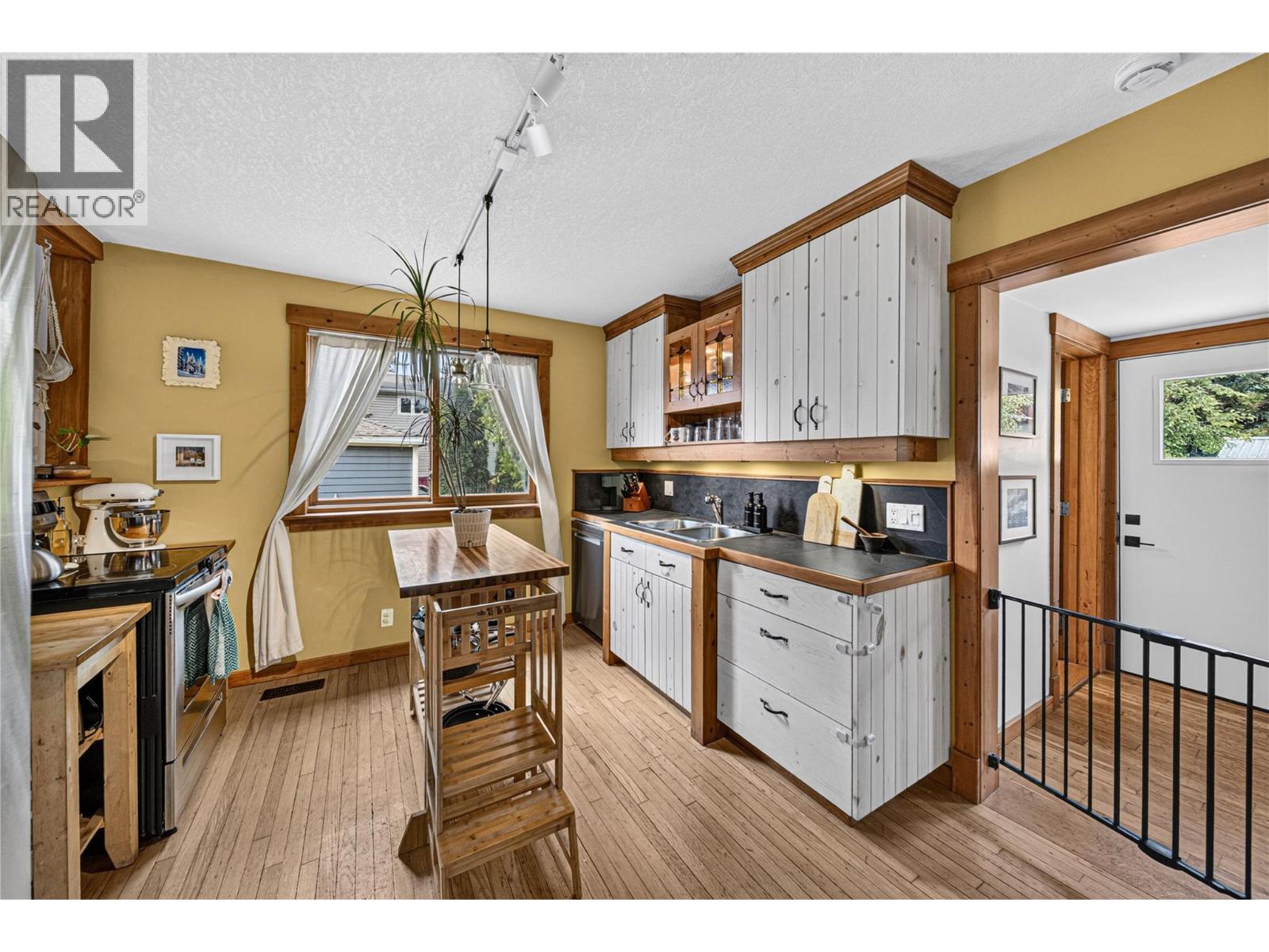 1161 10th Avenue, Fernie, British Columbia  V0B 1M5 - Photo 15 - 10396875