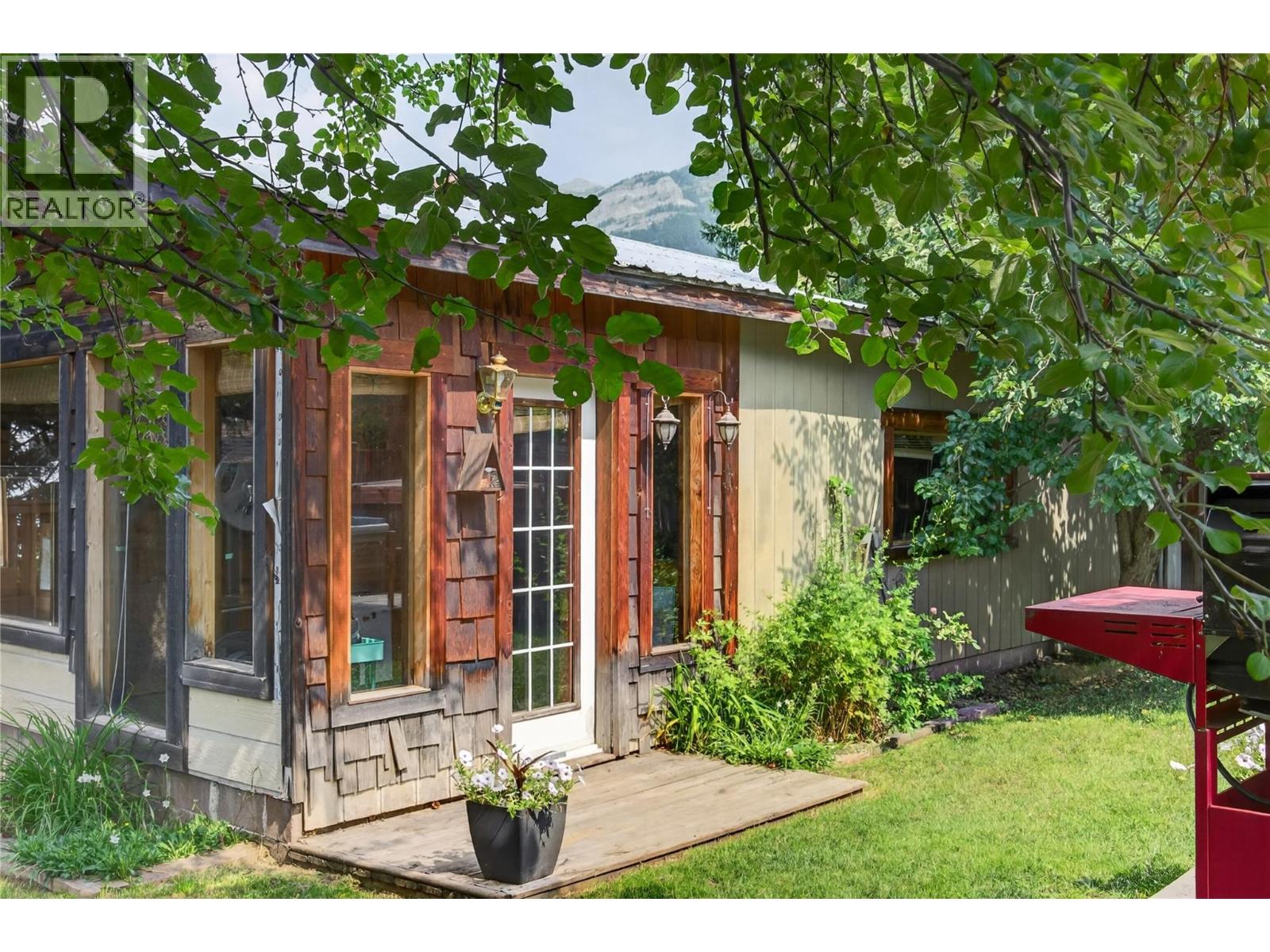 1161 10th Avenue, Fernie, British Columbia  V0B 1M5 - Photo 45 - 10396875