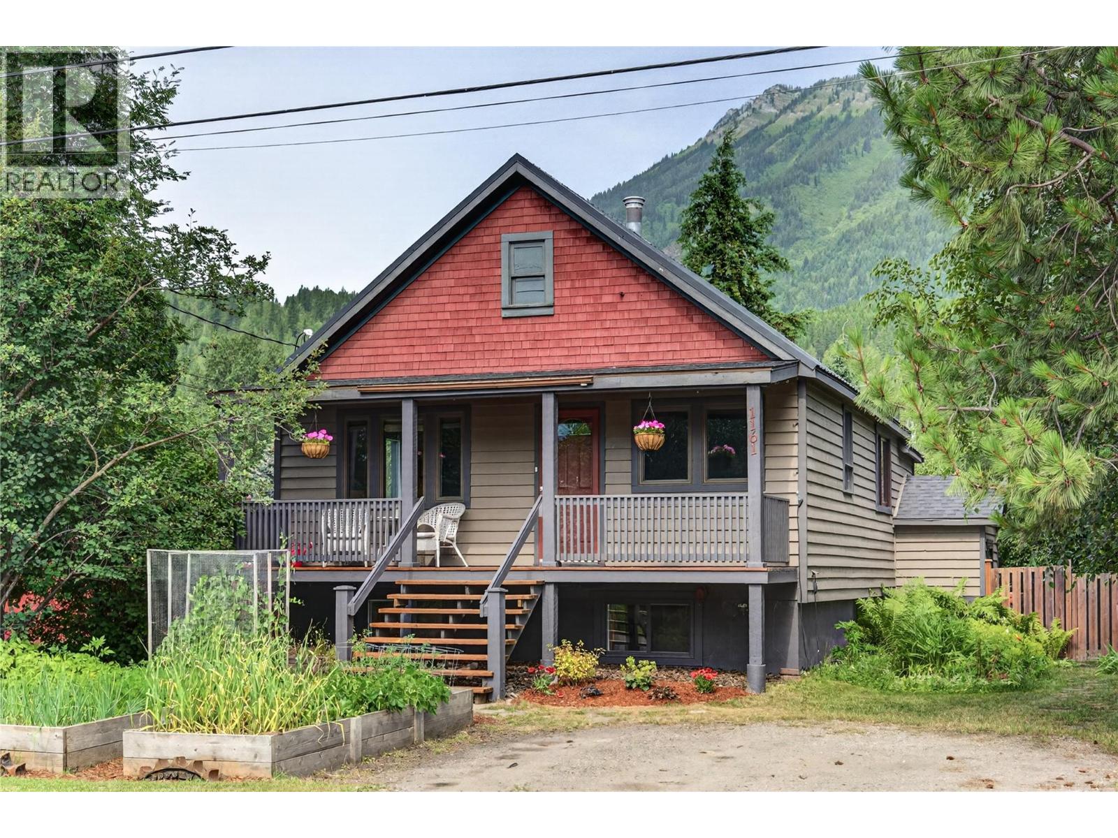 1161 10th Avenue, Fernie, British Columbia  V0B 1M5 - Photo 2 - 10396875
