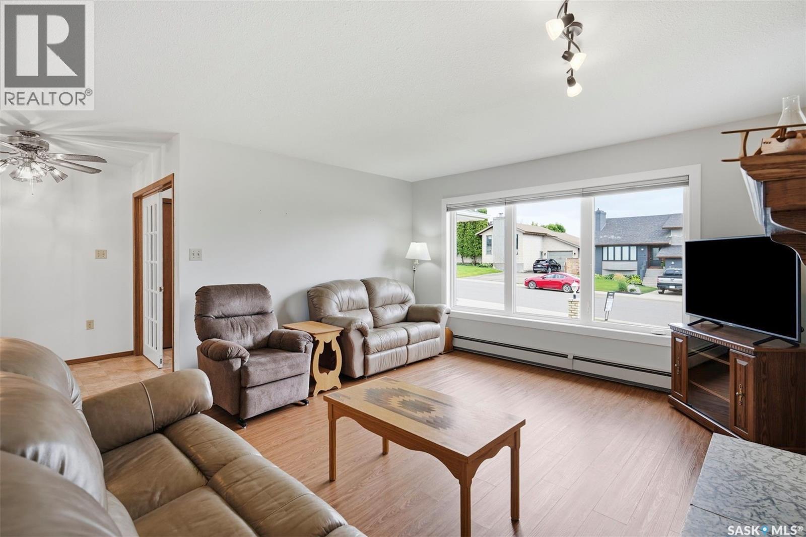 139 Wright Crescent, Biggar, Saskatchewan  S0K 0M0 - Photo 5 - SK045016