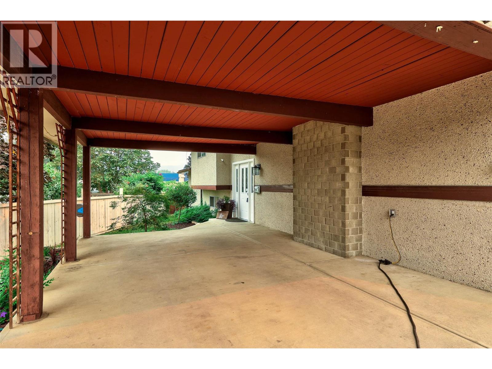 1670 Happyvale Avenue, Kamloops, British Columbia  V2B 4H2 - Photo 3 - 10396928