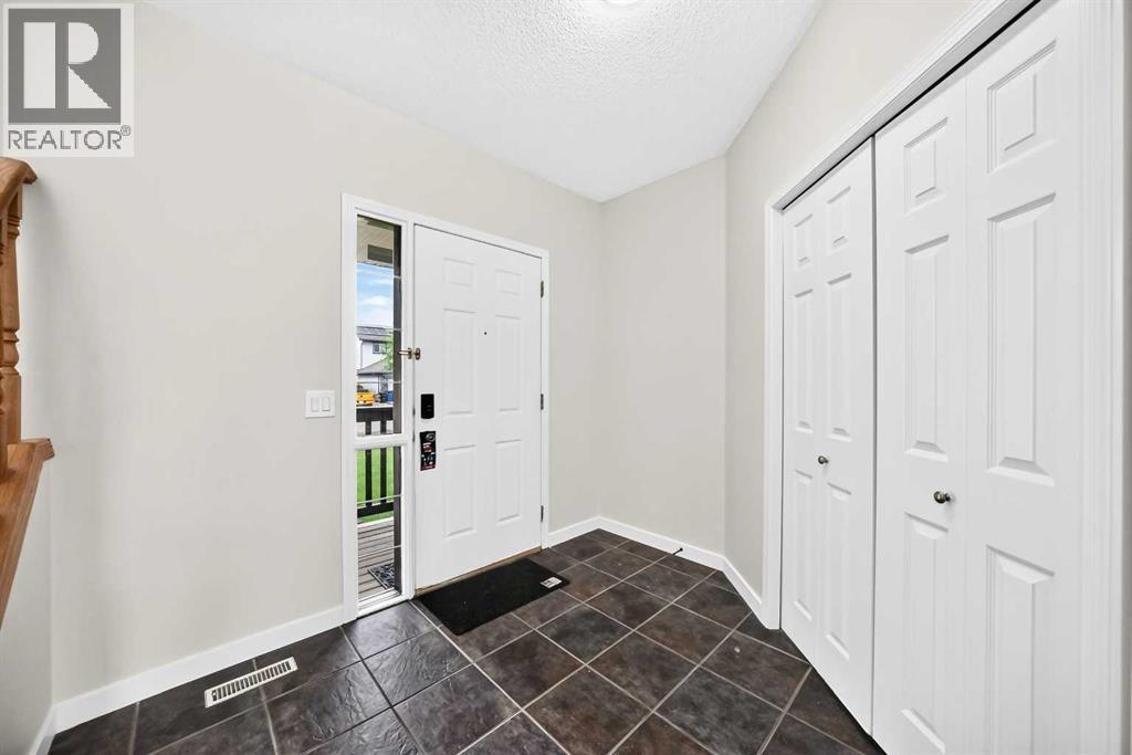 531 Stonegate Road NW, Airdrie, Alberta  T4B 2Z9 - Photo 4 - A2334891
