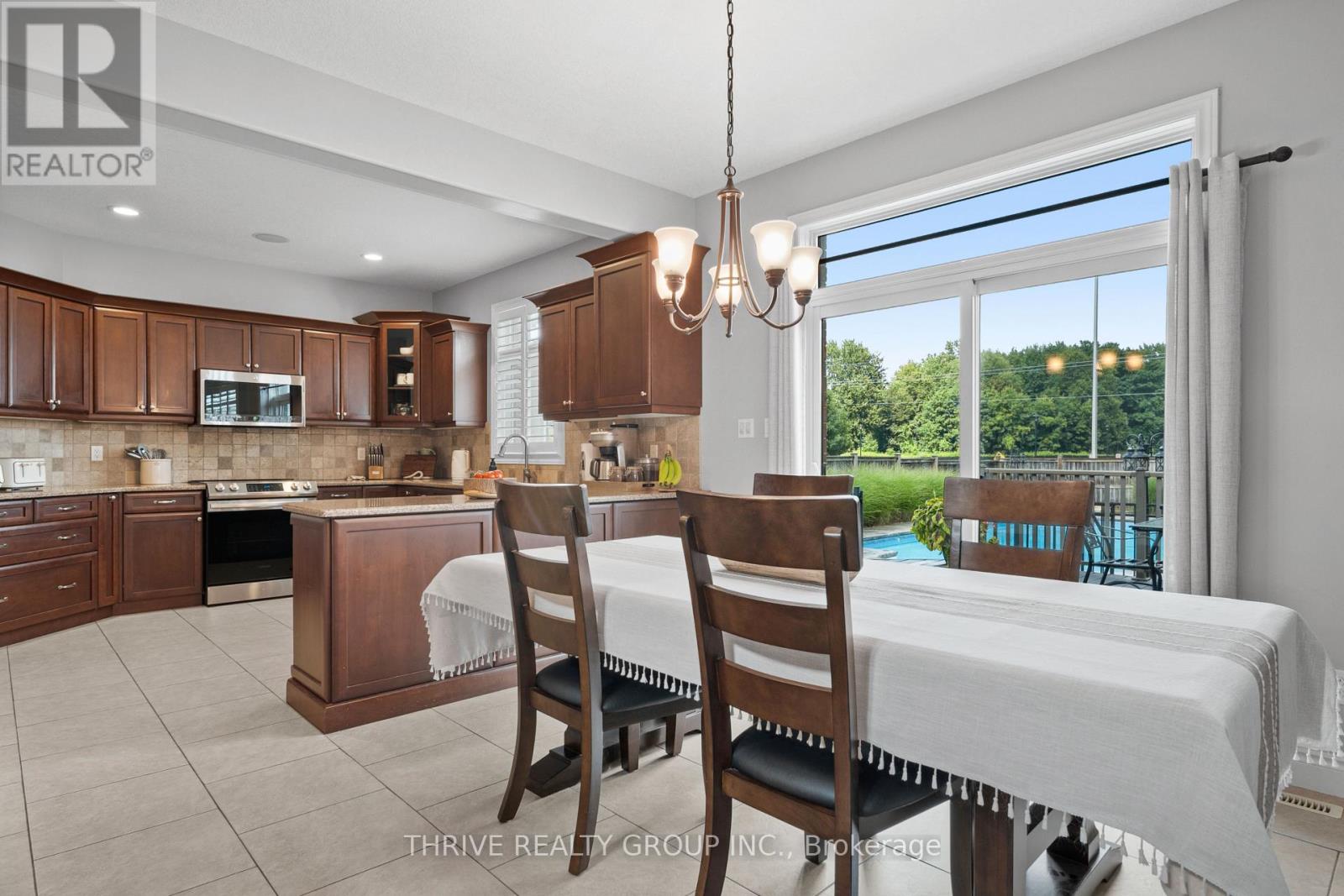 12 Ashwood Crescent, Middlesex Centre, Ontario  N0M 2A0 - Photo 7 - X13654132