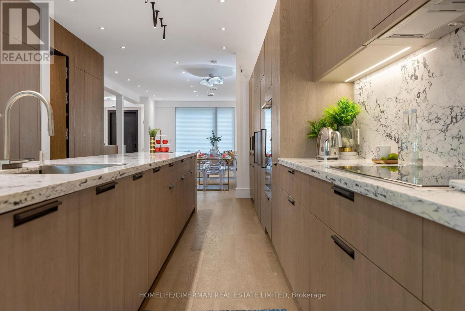 124 Lyndhurst Avenue, Toronto, Ontario  M5R 2Z9 - Photo 4 - C13535740