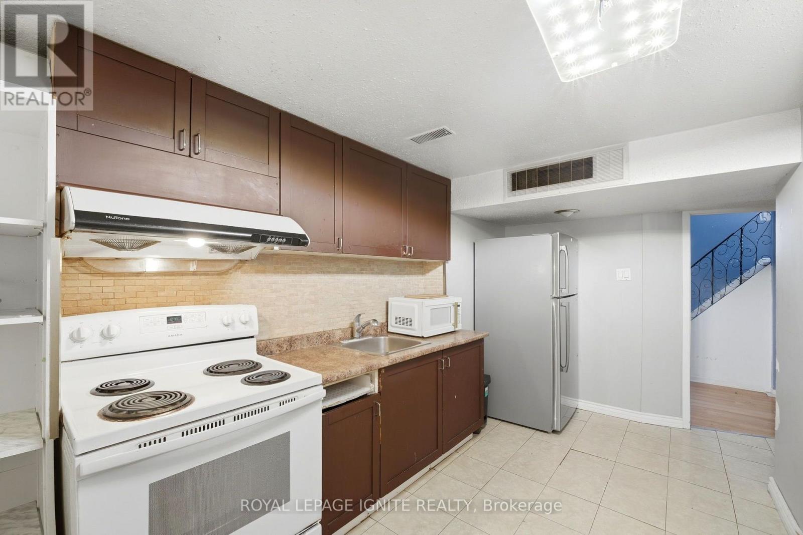 Bsmt - 18 Gloaming Drive, Toronto, Ontario  M1E 2Z3 - Photo 9 - E13654084