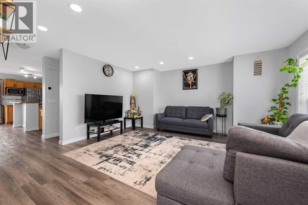 2 Saddlefield Crescent NE, Calgary, Alberta  T3J 4Z6 - Photo 4 - A2320886