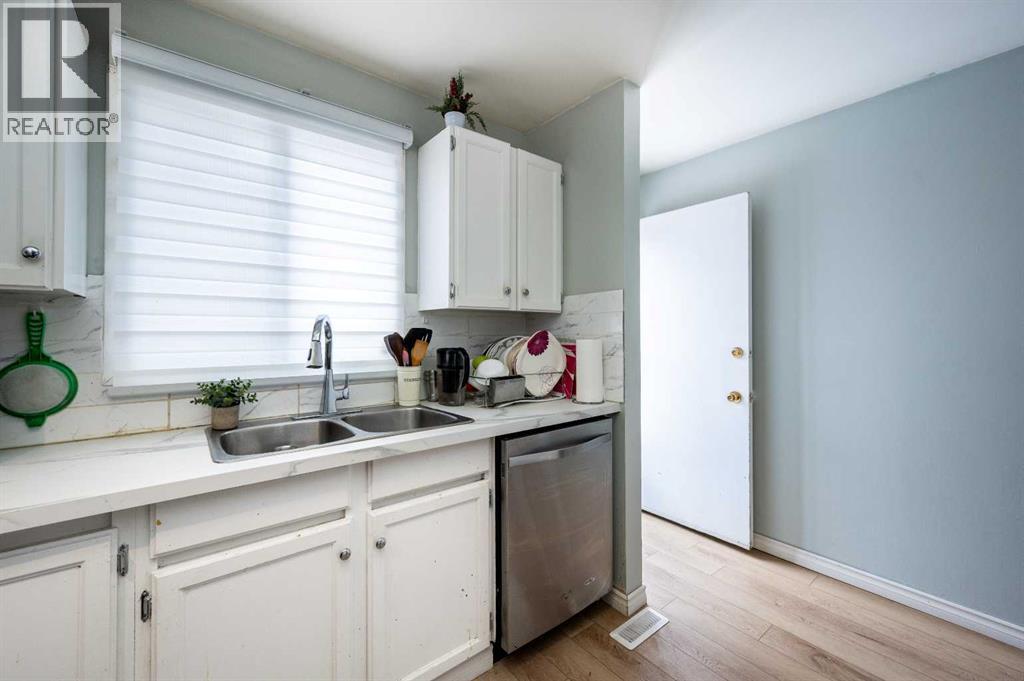 356 Falmere Road NE, Calgary, Alberta  T3J 2Z4 - Photo 5 - A2335689