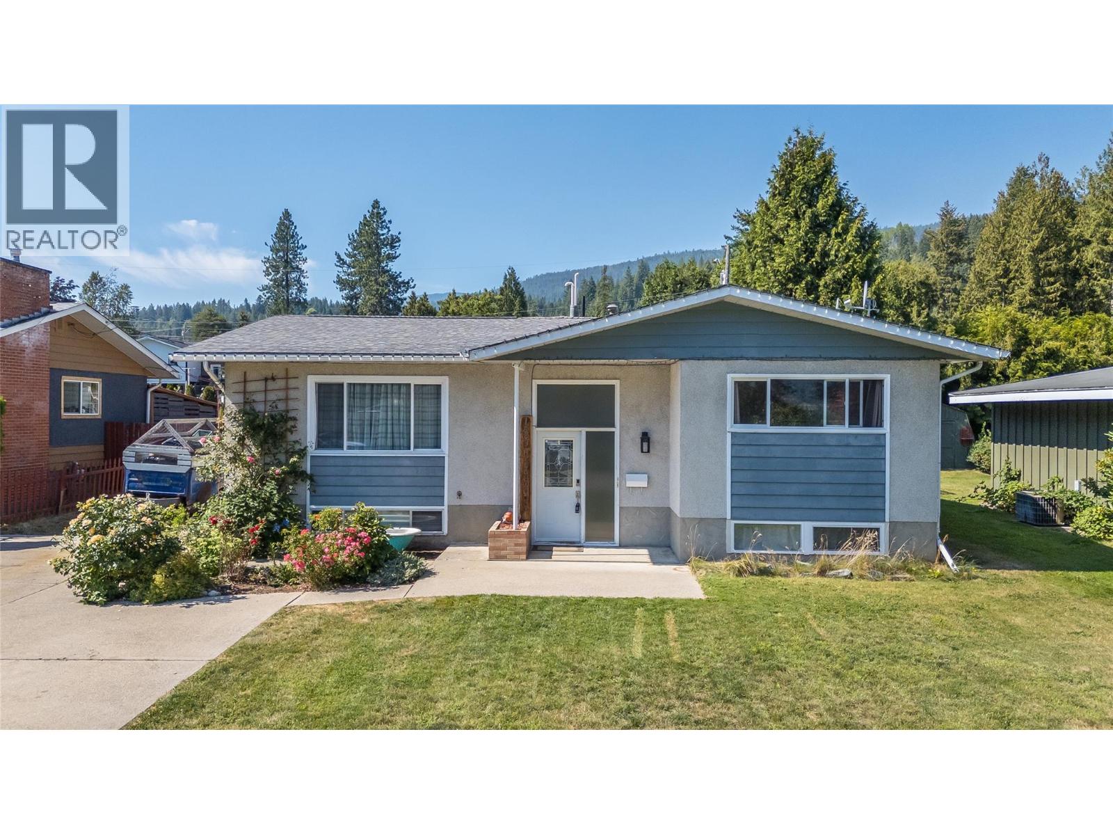 1684 RIDGEWOOD Drive, Castlegar, British Columbia