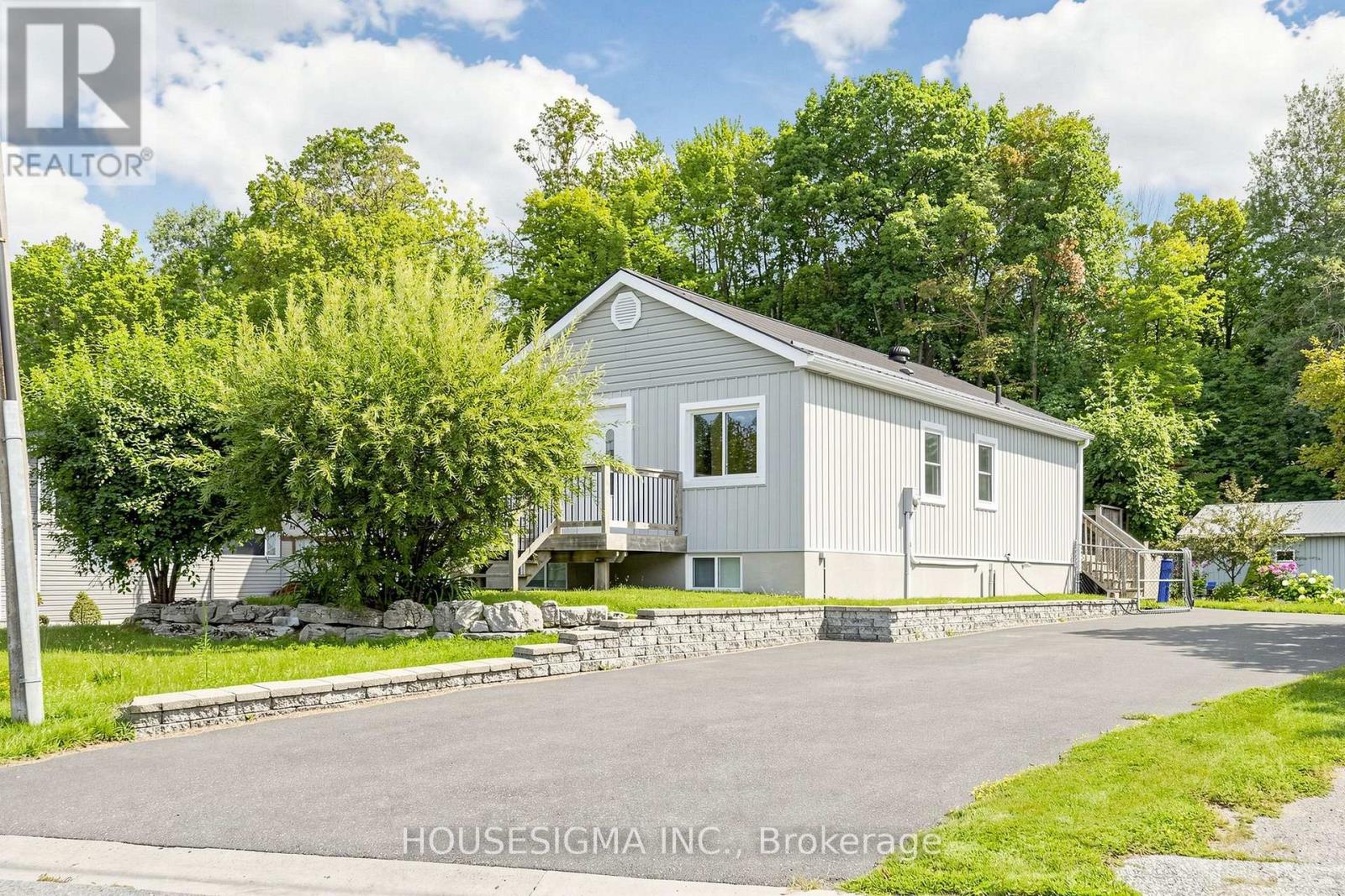 96 Oak Avenue, East Gwillimbury, Ontario  L4N 1A3 - Photo 2 - N13654092