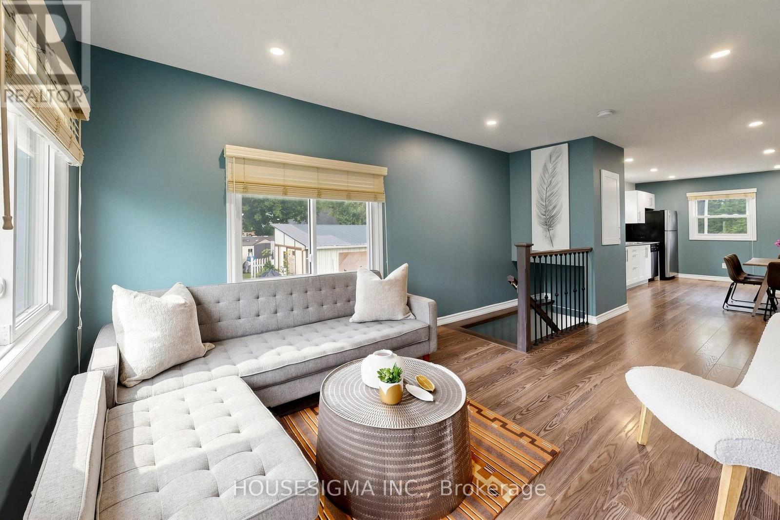96 Oak Avenue, East Gwillimbury, Ontario  L4N 1A3 - Photo 3 - N13654092