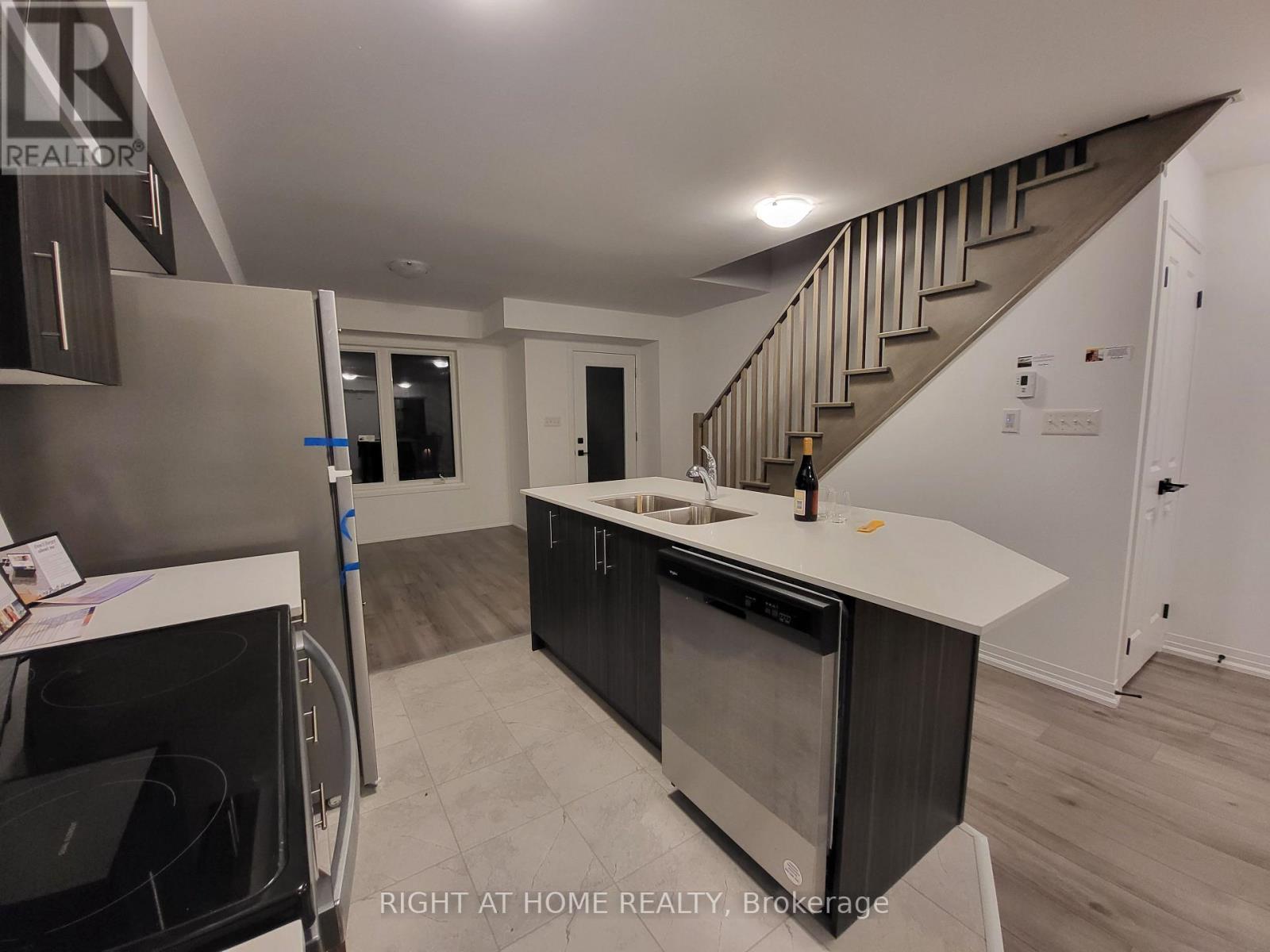 23 Fairlane Avenue, Barrie (Painswick South), Ontario L9J 0N1 - Photo 12 - S13654096
