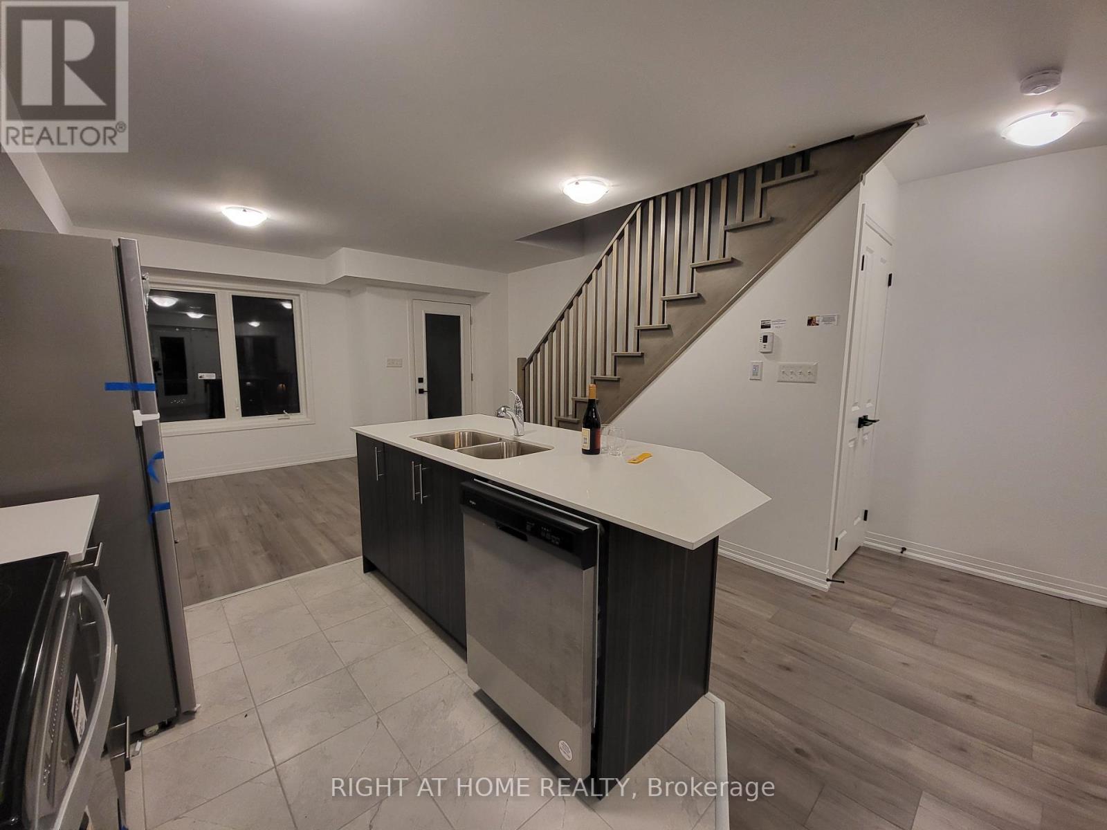 23 Fairlane Avenue, Barrie (Painswick South), Ontario L9J 0N1 - Photo 13 - S13654096