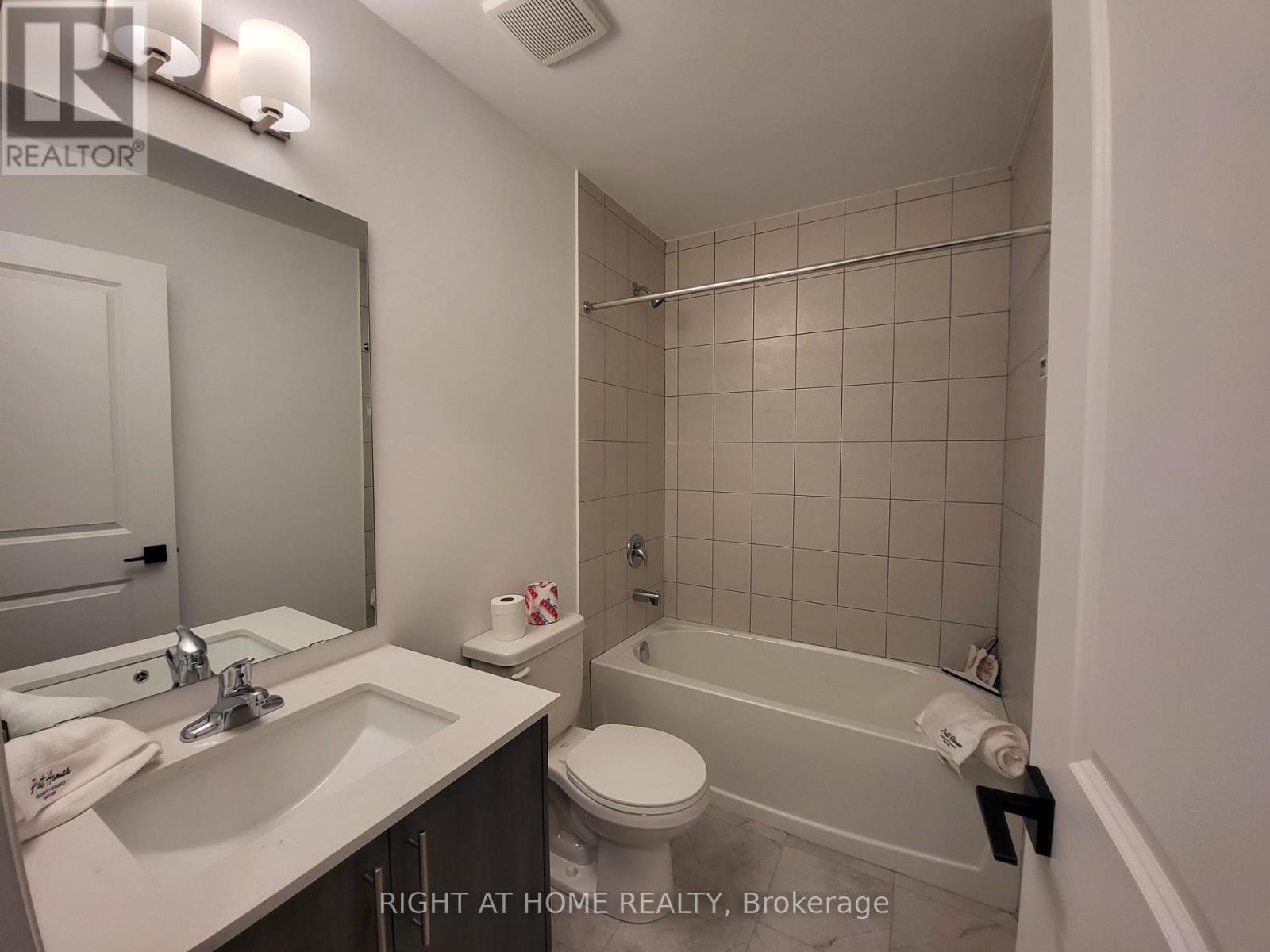 23 Fairlane Avenue, Barrie (Painswick South), Ontario L9J 0N1 - Photo 9 - S13654096