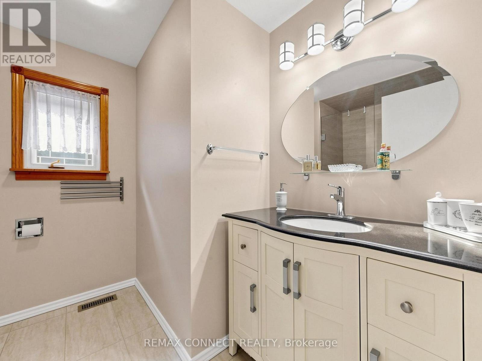 60 Starspray Boulevard, Toronto, Ontario M1C 4P3 - Photo 19 - E13606096