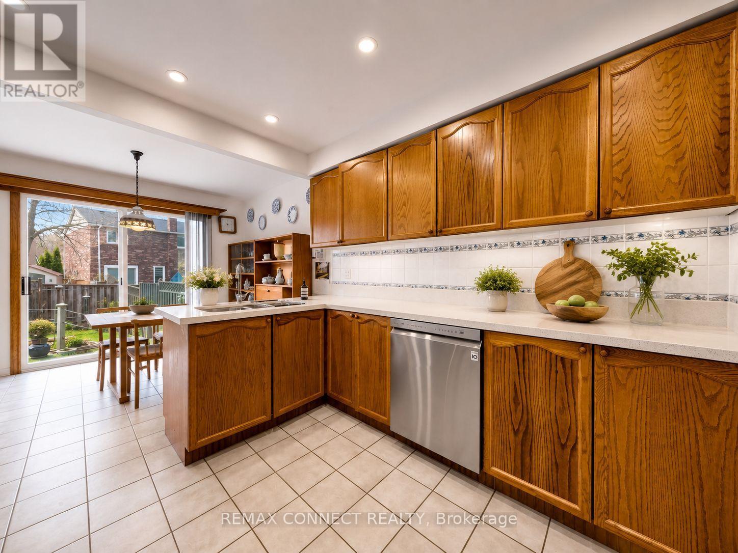 60 Starspray Boulevard, Toronto, Ontario M1C 4P3 - Photo 9 - E13606096