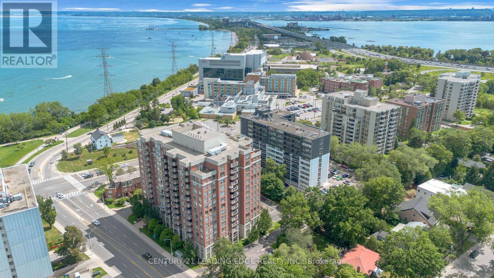 403 - 442 Maple Ave Avenue, Burlington, Ontario  L7S 2L7 - Photo 2 - W13654036