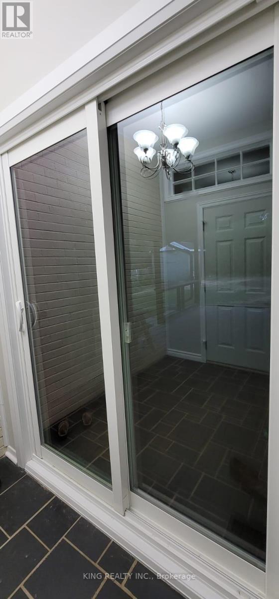 13 Brookland Drive W, Brampton, Ontario  L6T 2M4 - Photo 6 - W13654040